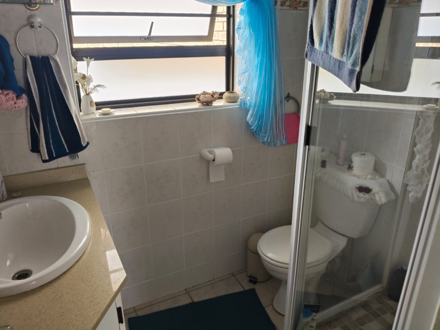 6 Bedroom Property for Sale in Paradise Beach Eastern Cape